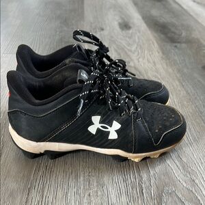 Under Armour Kids Softball Cleats Size 1.5 - Good condition!